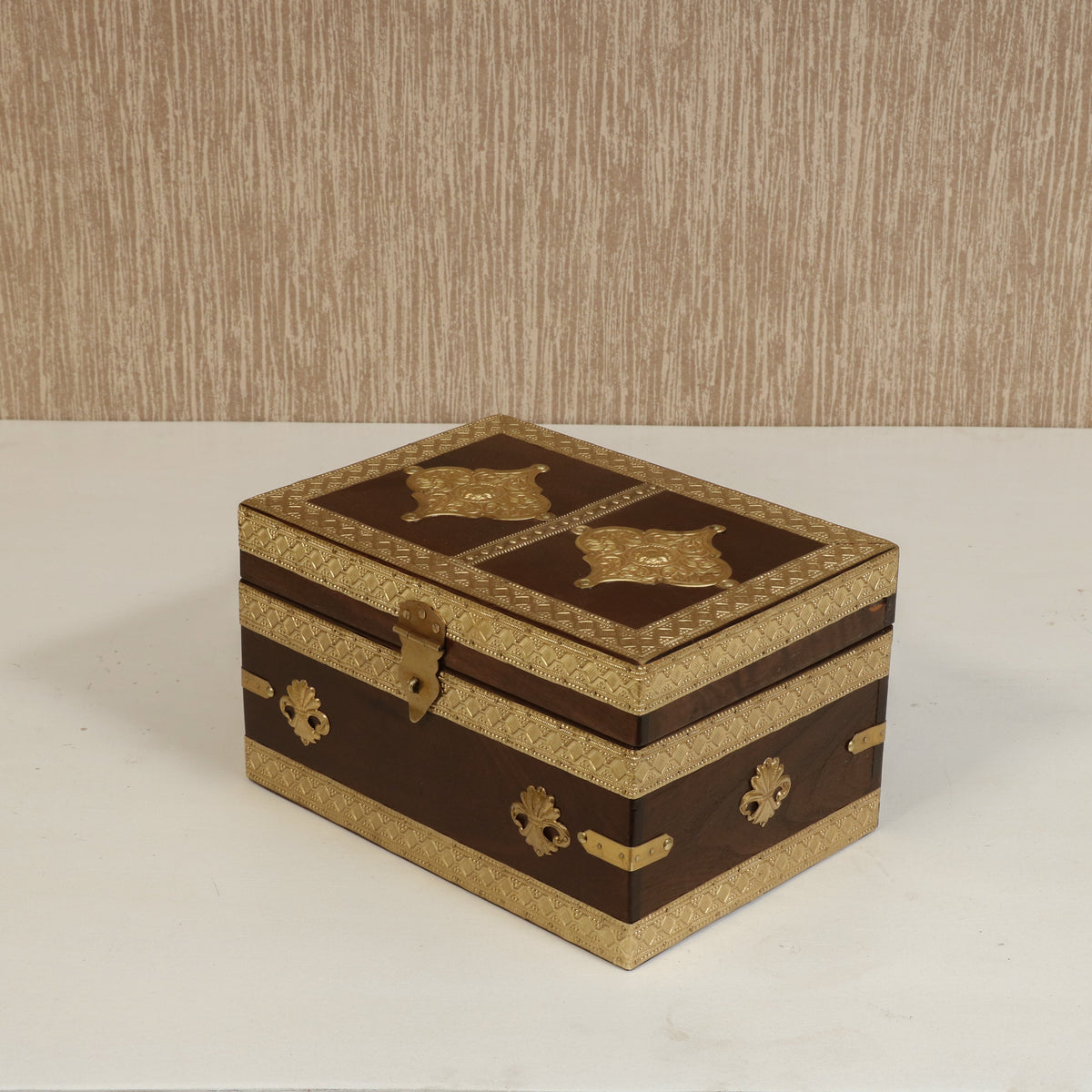 Arlo Vintage Gold Jewellery Box — view 4