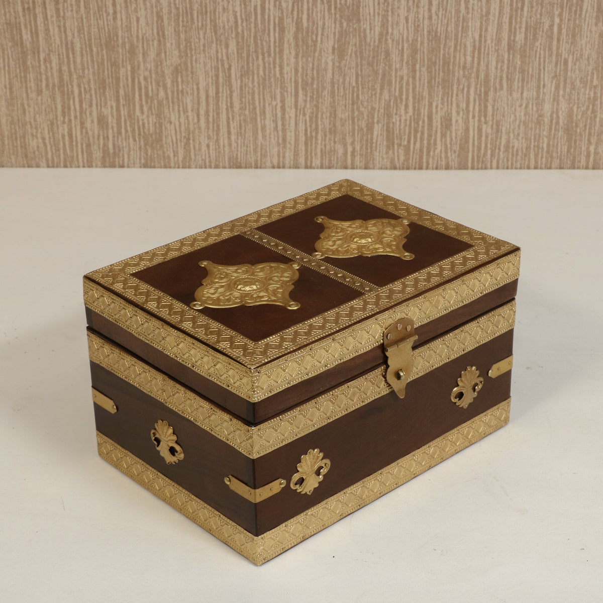 Arlo Vintage Gold Jewellery Box — view 6