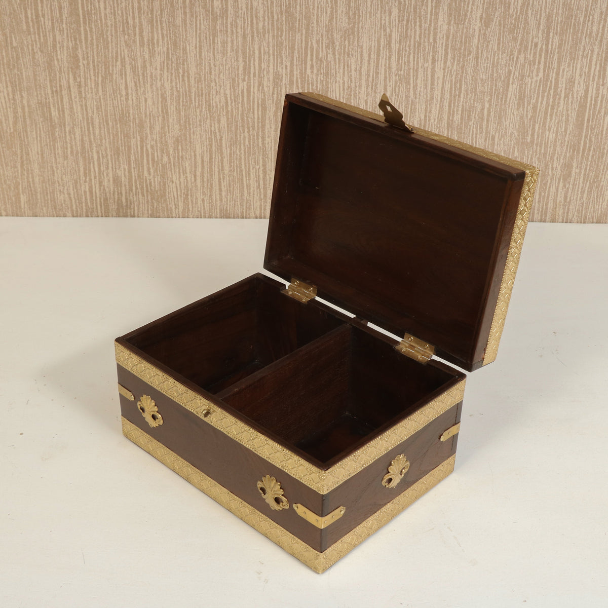 Arlo Vintage Gold Jewellery Box — view 3